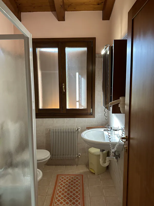 Primo bagno dell'appartamento presso l'Agriturismo Al Buttasella a Lavariano di Mortegliano (UD).