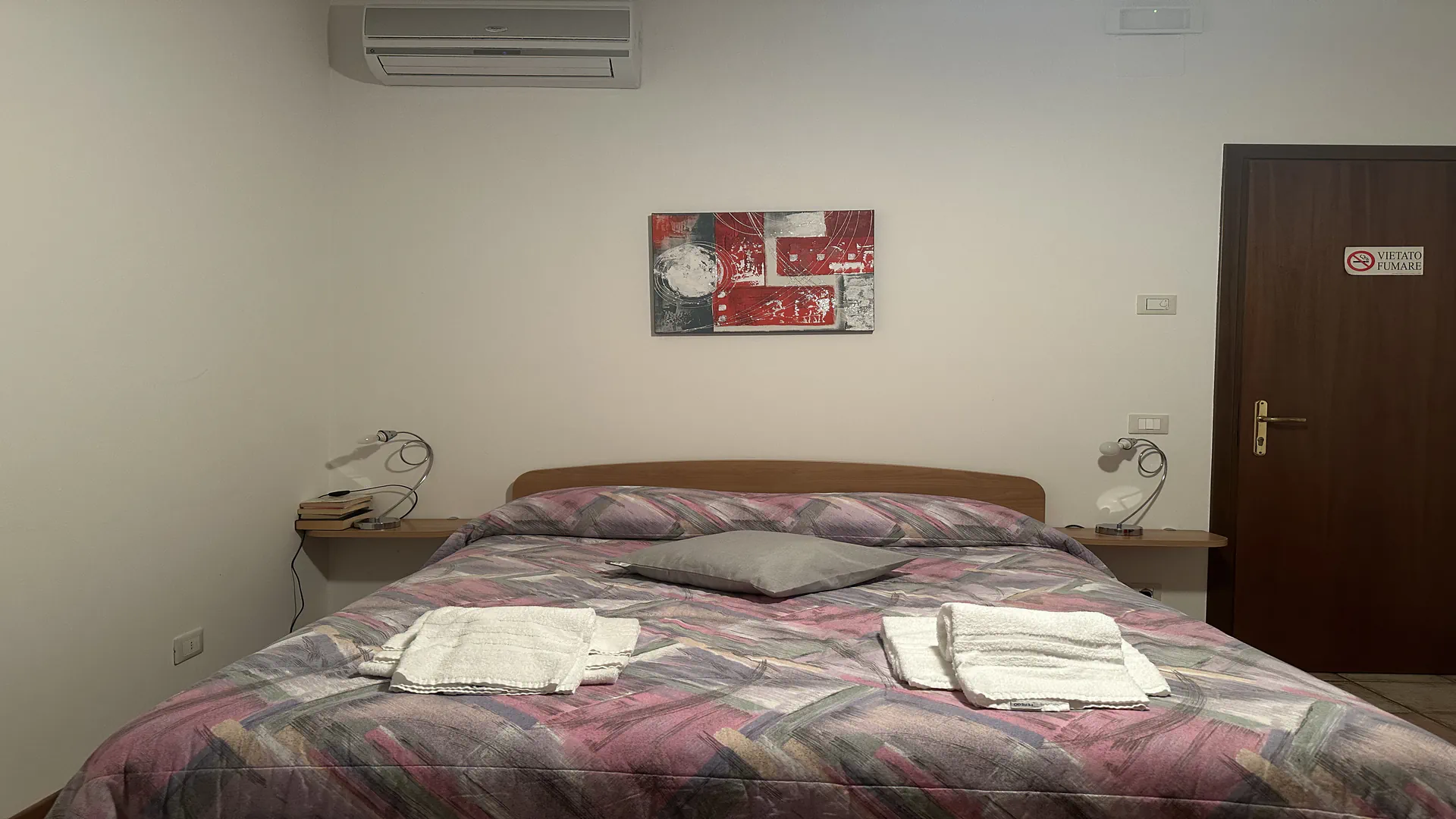 Copertina della camera classica con letto matrimoniale presso l'agriturismo Al Buttasella a Lavariano di Mortegliano (UD).