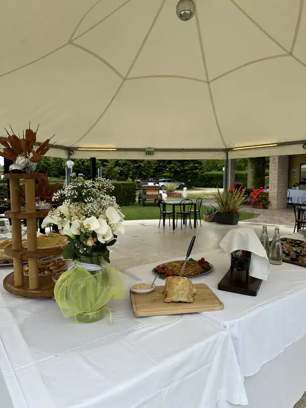 Matrimonio in gazebo dell'Agriturismo Al Buttasella con specialità friulane a Lavariano di Mortegliano (UD).