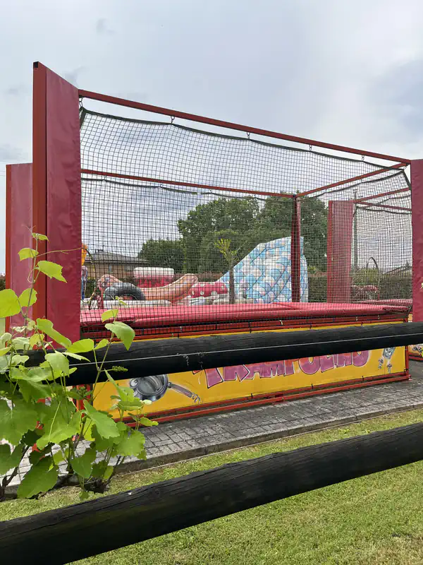 Giochi per bambini dell'Agriturismo Al Buttasella con trampolini elastici a Lavariano di Mortegliano (UD).