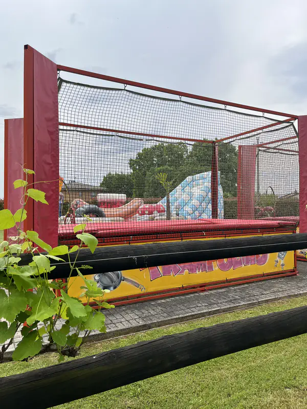 Giochi per bambini dell'agriturismo Al Buttasella con trampolini elastici a Lavariano di Mortegliano (UD).